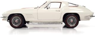 Chevrolet Corvette 427 Coupe 1967 white with red stinger stripe Auto World 1:18